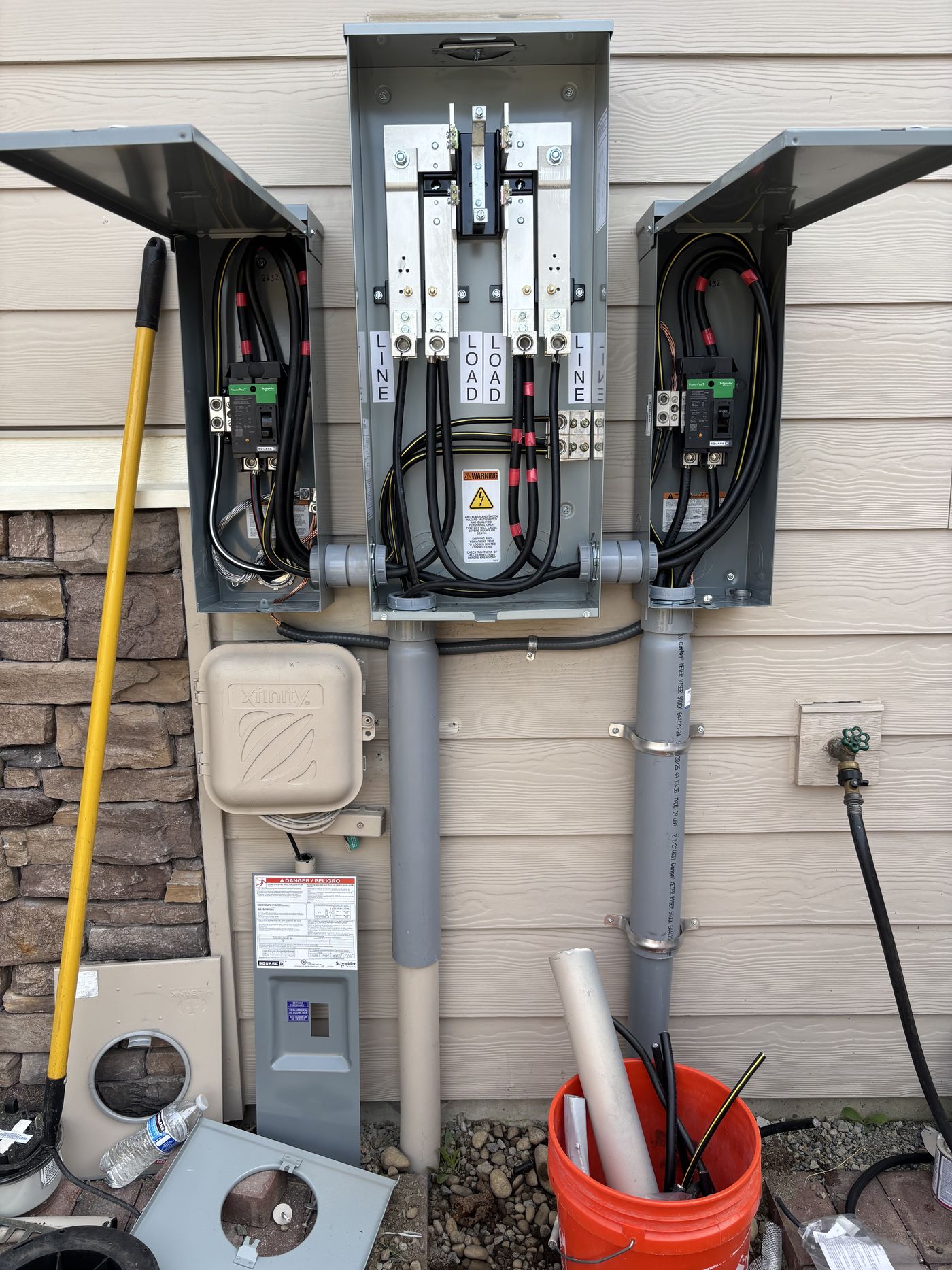 A 320 amp meter main with two 200 amp disconnects mounted either side on a house exterior